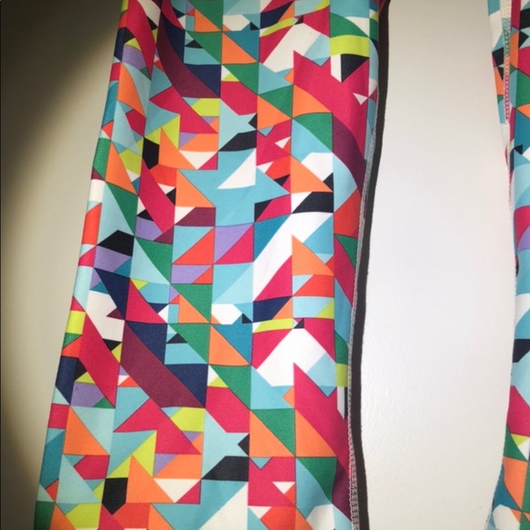 Fabletics multi colored geometric capris. XXS - Picture 4 of 10